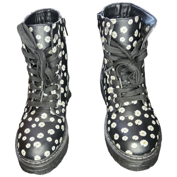 Sugar Daisy Print Boots - Picture 3 of 6